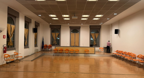 Impianto audiovisivo per sale conferenze grandi