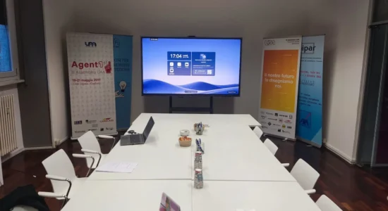 Lavagna interattiva MAXHUB V7: due casi di successo per sale riunioni che funzionano davvero
