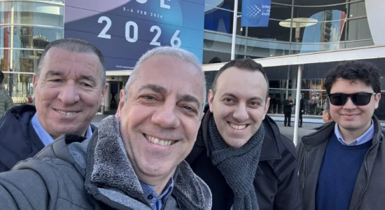 Una sala board pronta in 7 giorni: quando la velocità incontra l’integrazione